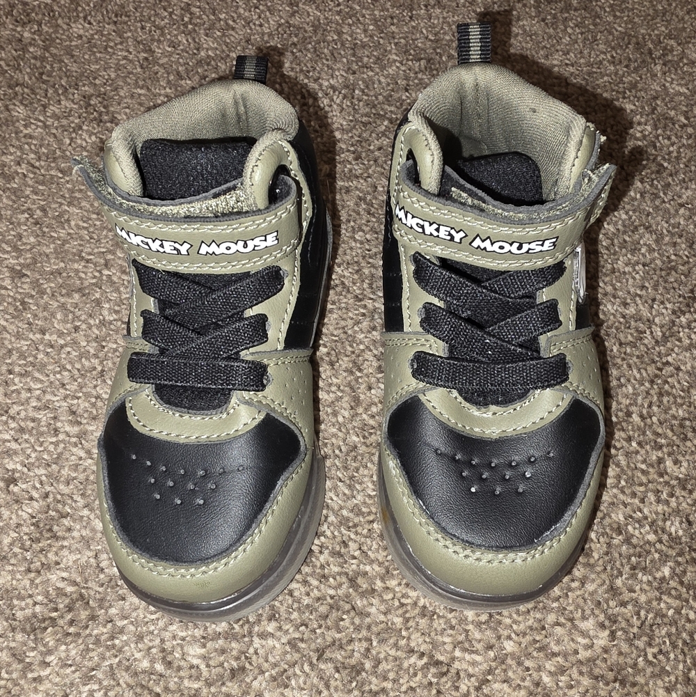 Mickey Mouse Toddler Size 6 Green High Top Light Up Sneakers